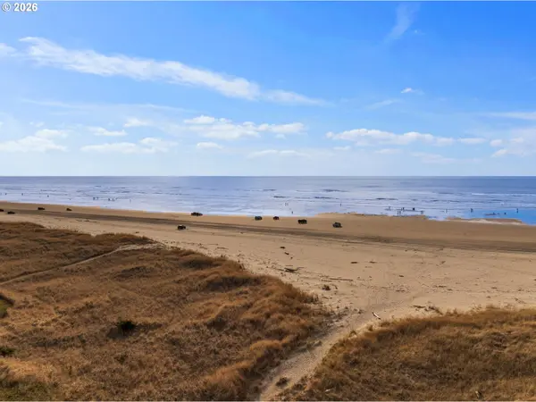 31302 J PL, Ocean Park, WA 98640