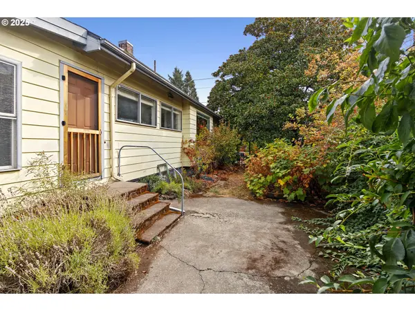 8227 N WOOLSEY AVE, Portland, OR 97203