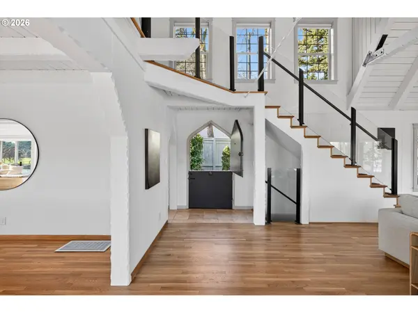 10150 S RIVERSIDE DR, Portland, OR 97219