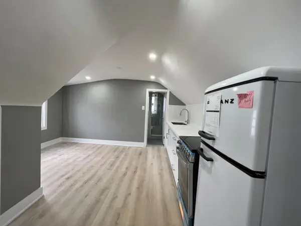 76 Ennerdale RD #UPPER, Toronto W03, ON M6E 4C4