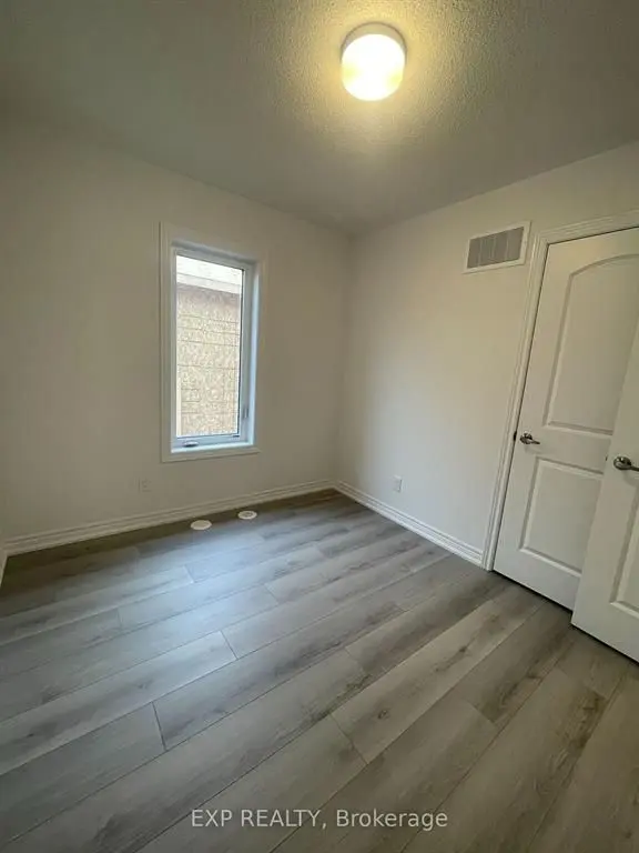 2001 Cameron Lott CRES, Oshawa, ON L1L 0S1