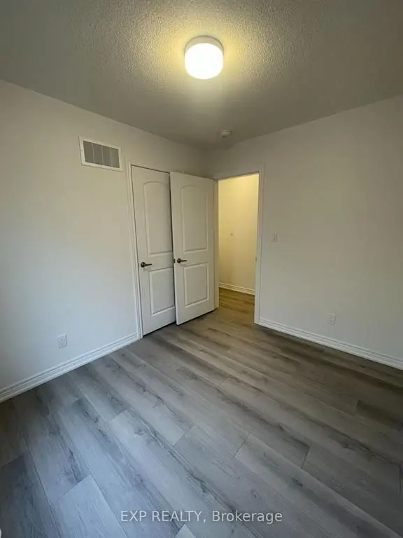 2001 Cameron Lott CRES, Oshawa, ON L1L 0S1