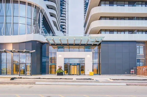 195 Commerce ST #517, Vaughan, ON L4K 5Z7