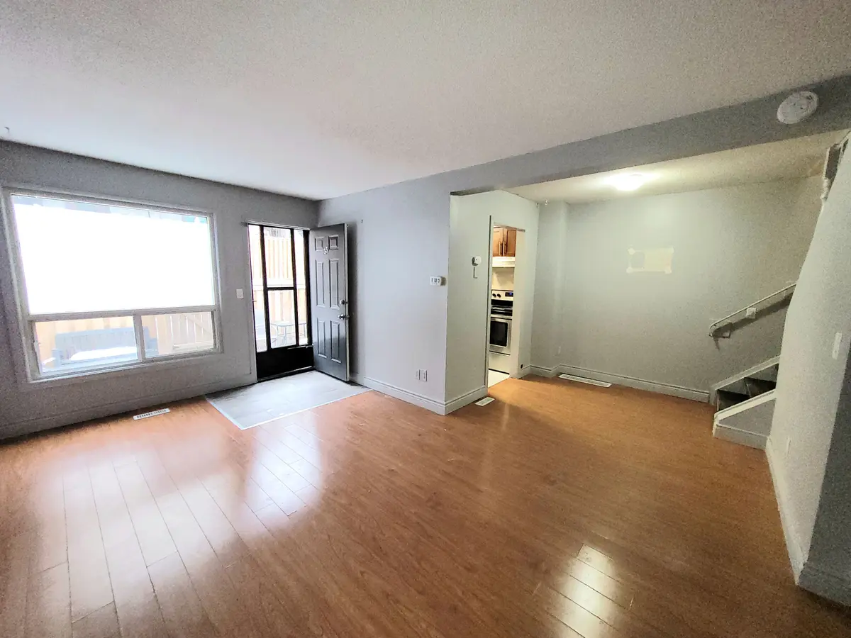 477 Dean AVE #33, Oshawa, ON L1H 3E4