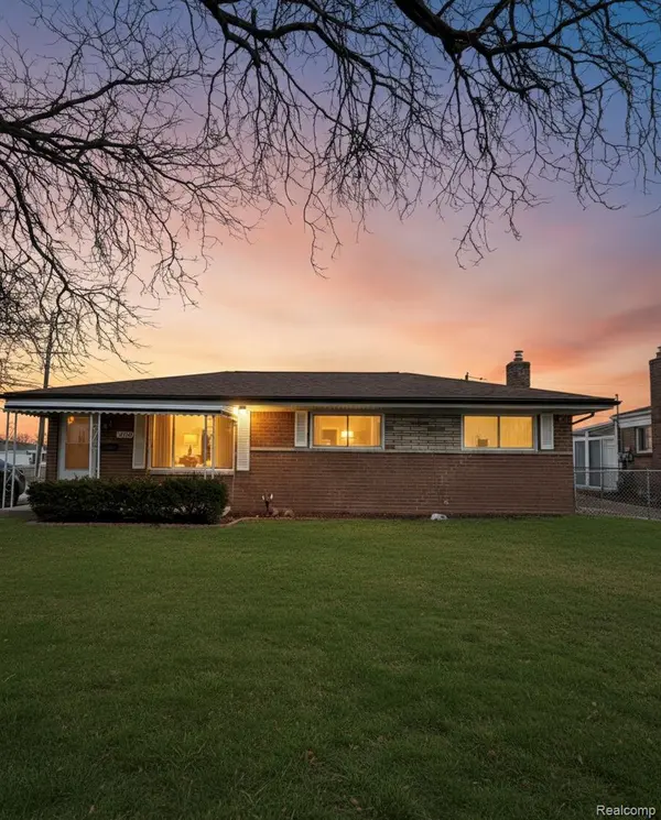 32960 Oakview DR, Warren, MI 48092