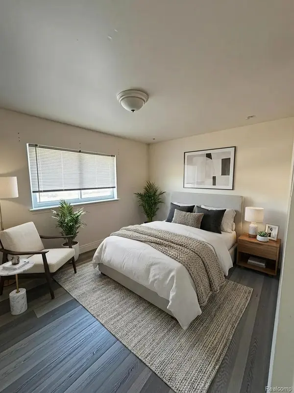 32960 Oakview DR, Warren, MI 48092