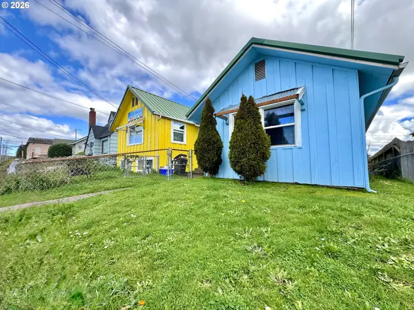 1032 S 4th ST, Coos Bay, OR 97420