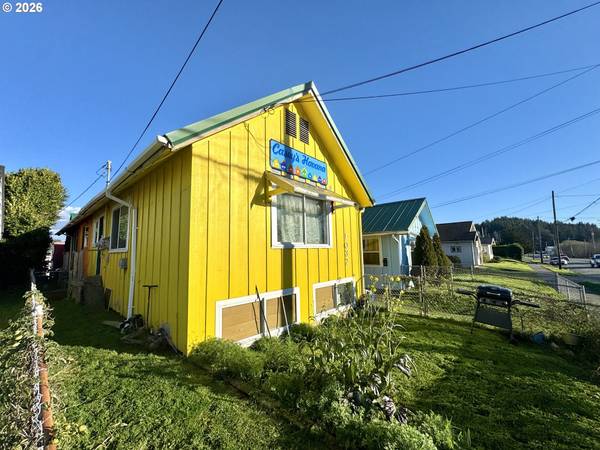 1032 S 4th ST, Coos Bay, OR 97420