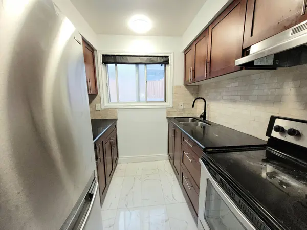 477 Dean AVE #33, Oshawa, ON L1H 3E4