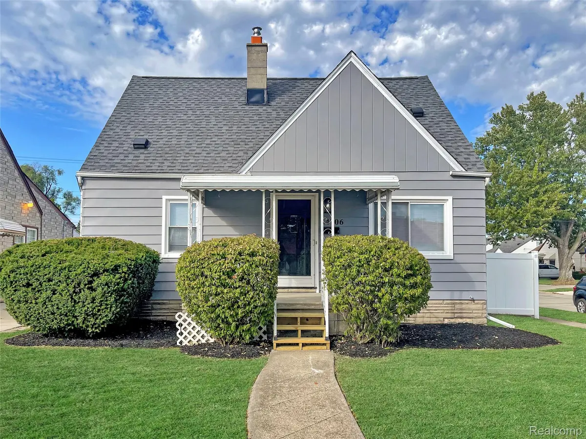 14706 Eureka RD, Southgate, MI 48195