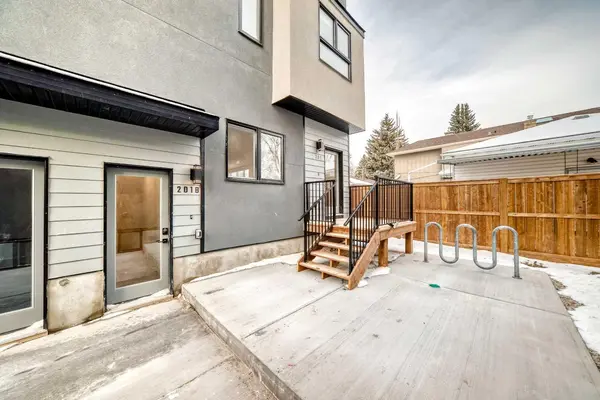 1729 31 ST SW #201, Calgary, AB T3C 1N2