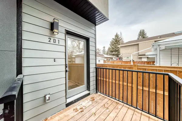 1729 31 ST SW #201, Calgary, AB T3C 1N2