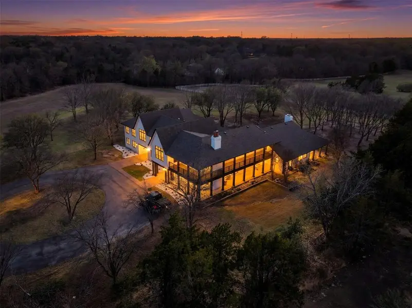 1000 W Wintergreen Road, Desoto, TX 75115