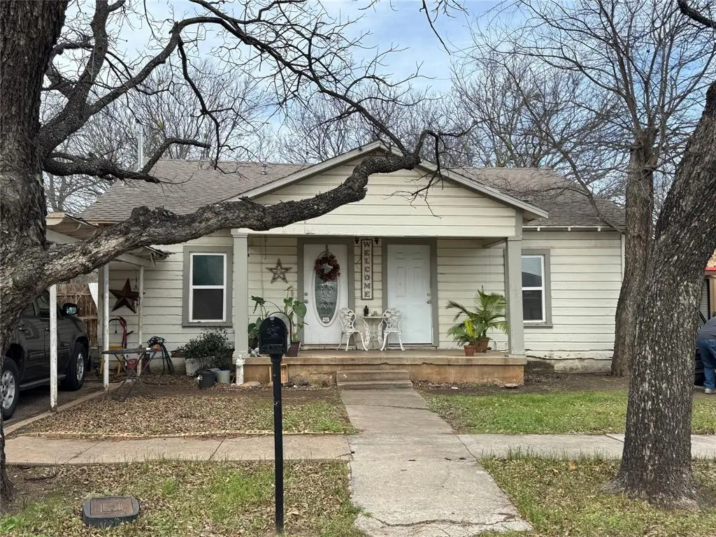 111 N Nueces, Coleman, TX 76384
