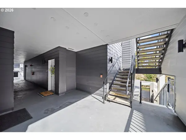 614 S NEVADA ST #B, Portland, OR 97219