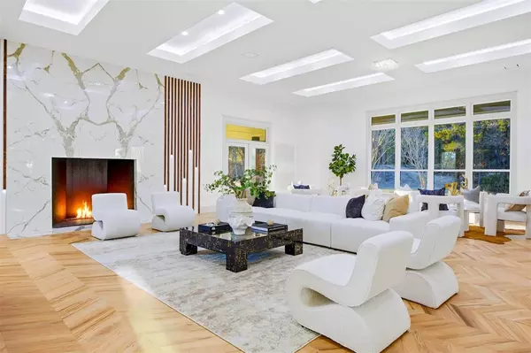 1000 W Wintergreen Road, Desoto, TX 75115