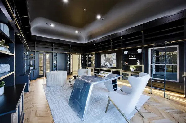 1000 W Wintergreen Road, Desoto, TX 75115