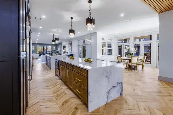 1000 W Wintergreen Road, Desoto, TX 75115