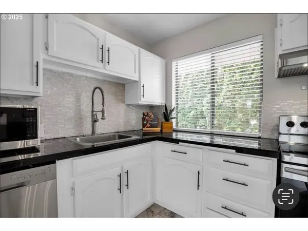 8325 SW TERWILLIGER BLVD, Portland, OR 97219