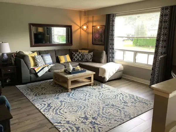 28 Indian Arrow RD, Barrie, ON L4M 5H3