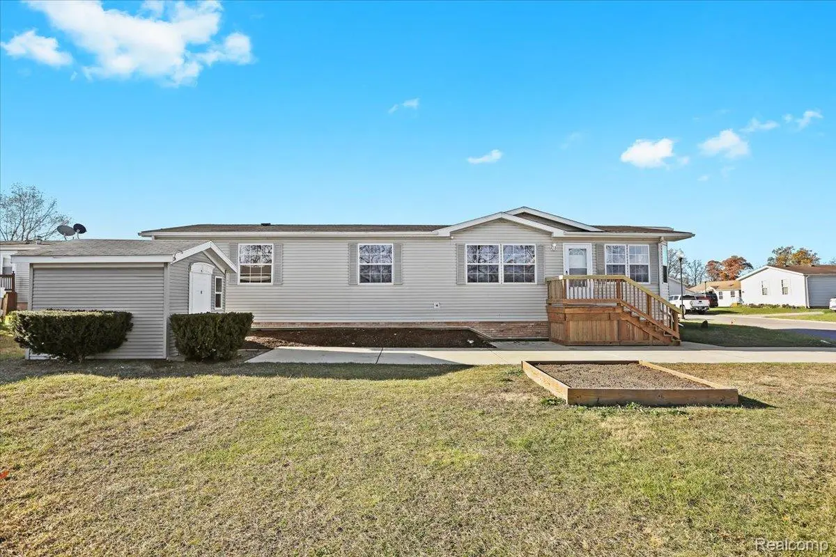 3502 Midsummer LN, Salem Township, MI 48167