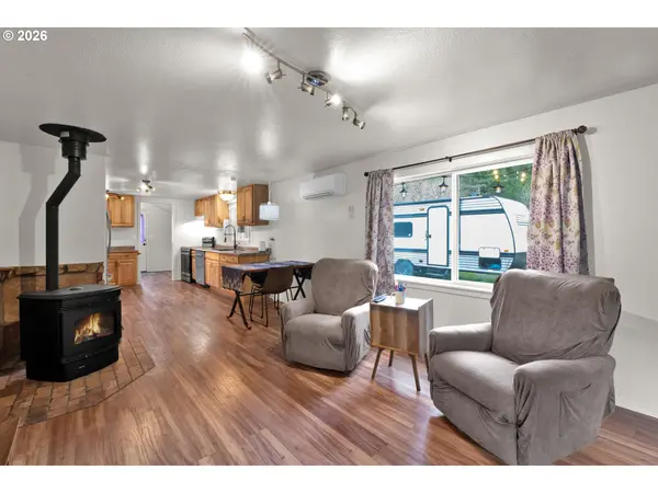 37727 ROW RIVER RD, Dorena, OR 97434