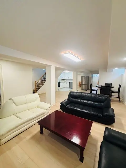 1 Ottawa CT, Aurora, ON L4G 2Y6