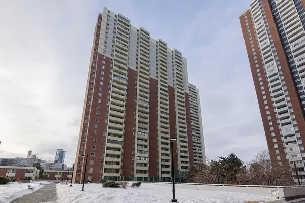 1 Massey SQ #1006, Toronto E03, ON M4C 5L4