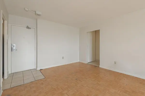 1 Massey SQ #1006, Toronto E03, ON M4C 5L4