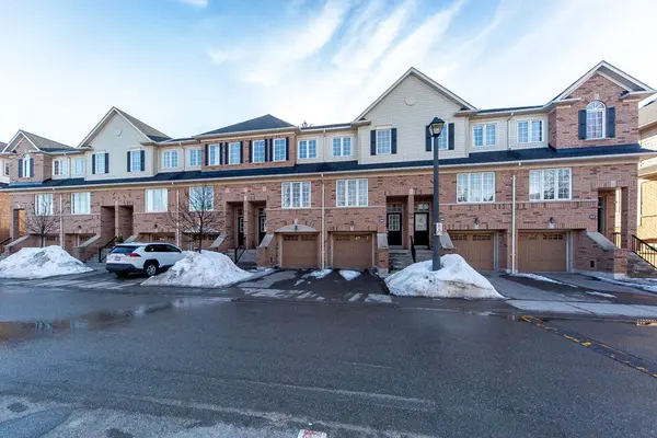 28 Oakins LN, Ajax, ON L1T 0H2