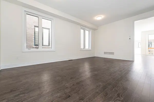 12 Wild Ginger LN, Springwater, ON L9X 2E4