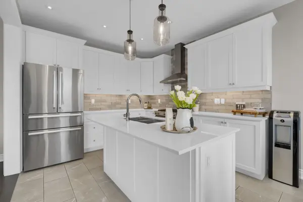 18 Cypress Point ST, Barrie, ON L4N 6J9