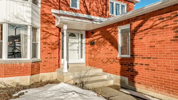 7 Laidlaw AVE, Brampton, ON L6S 5W1