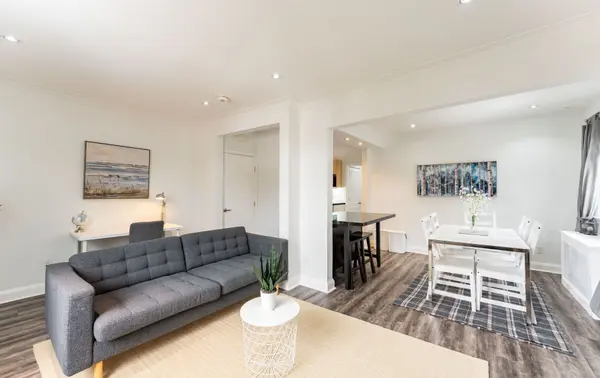 39 Twenty Fifth ST #Upper, Toronto W06, ON M8V 3P8