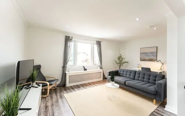 39 Twenty Fifth ST #Upper, Toronto W06, ON M8V 3P8