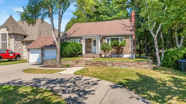 2463 Camilla RD #Upper, Mississauga, ON L5A 2K4