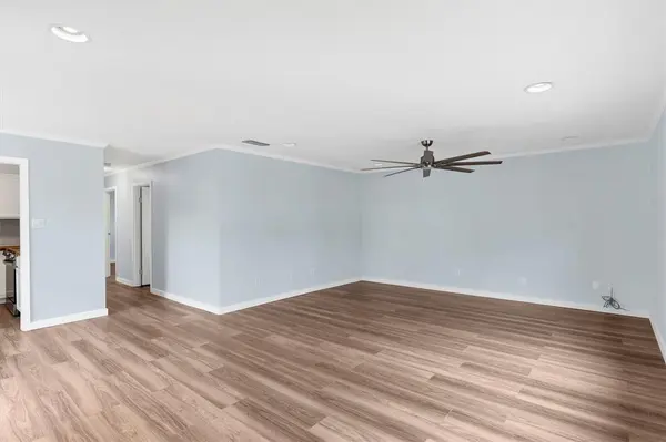 907 W Bridge, Granbury, TX 76048