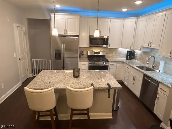 36 Elston Ct, Wanaque Boro, NJ 07420