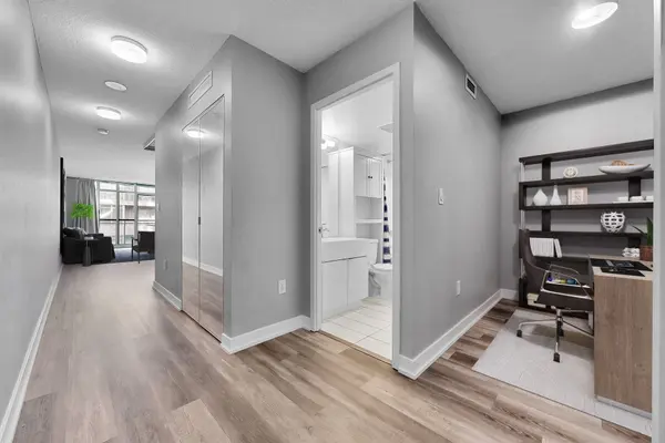 21 Iceboat TER #530, Toronto C01, ON M5V 4A9