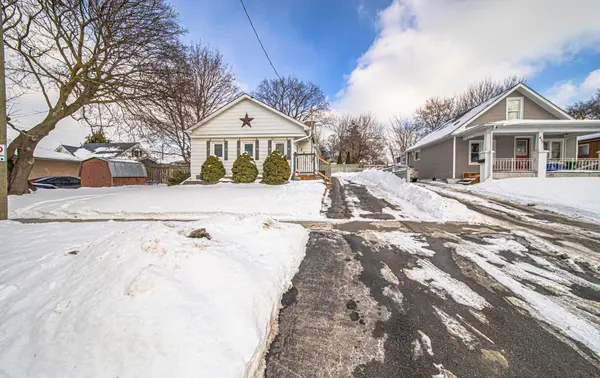 449 Cromwell AVE, Oshawa, ON L1J 4V3