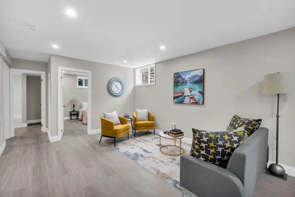 21 Little Lake DR #1, Barrie, ON L4M 7B9