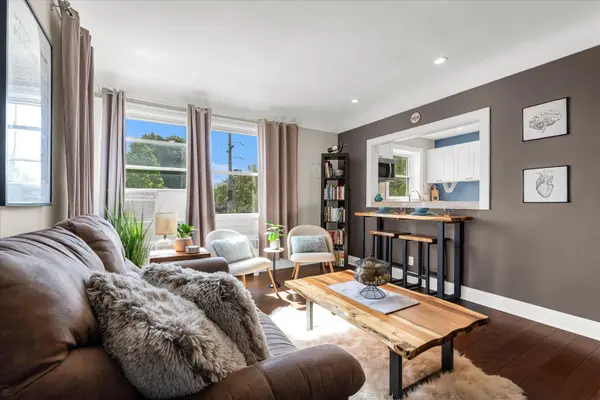 2 Stroud RD #5, Hamilton, ON L8S 1Z6