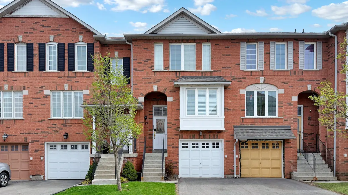 2 Clay Brick CT #19, Brampton, ON L6V 4M7