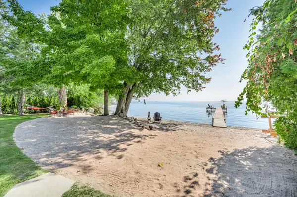 113 Minnetonka RD, Innisfil, ON L9S 2V8