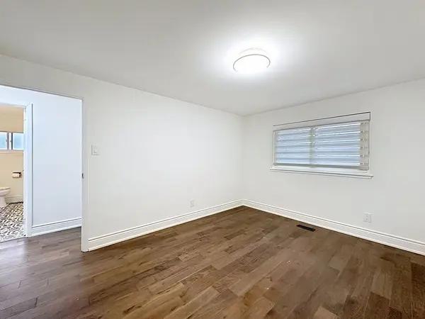 1360 Glen Rutley CIR, Mississauga, ON L4X 1Z6