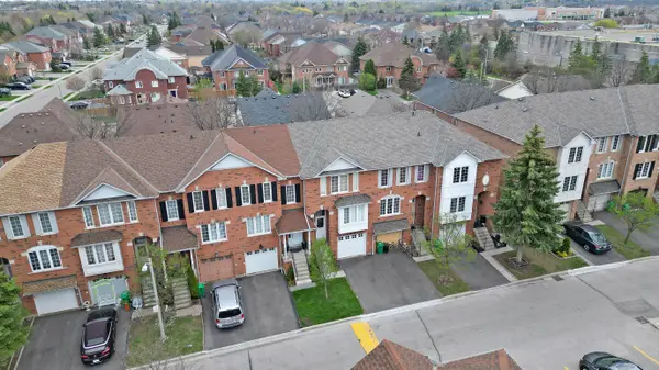 2 Clay Brick CT #19, Brampton, ON L6V 4M7