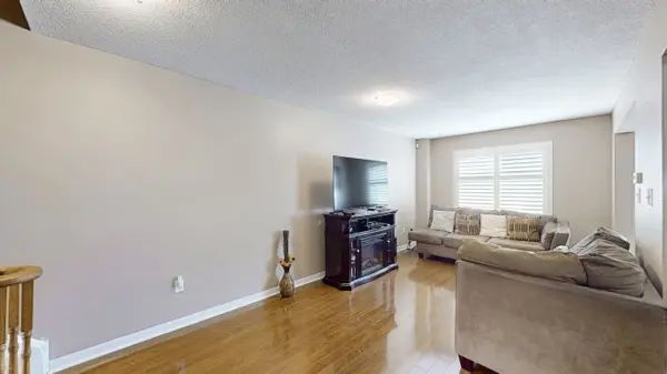 2 Clay Brick CT #19, Brampton, ON L6V 4M7