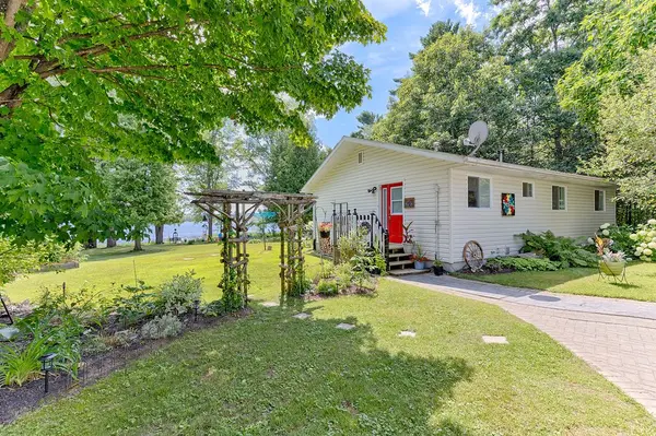 45 Columbine LN, North Algona Wilberforce, ON K0J 1T0