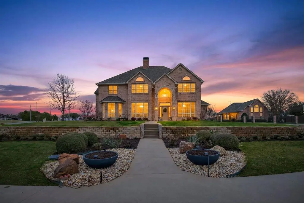 2101 Lakeshore Drive, Cleburne, TX 76033