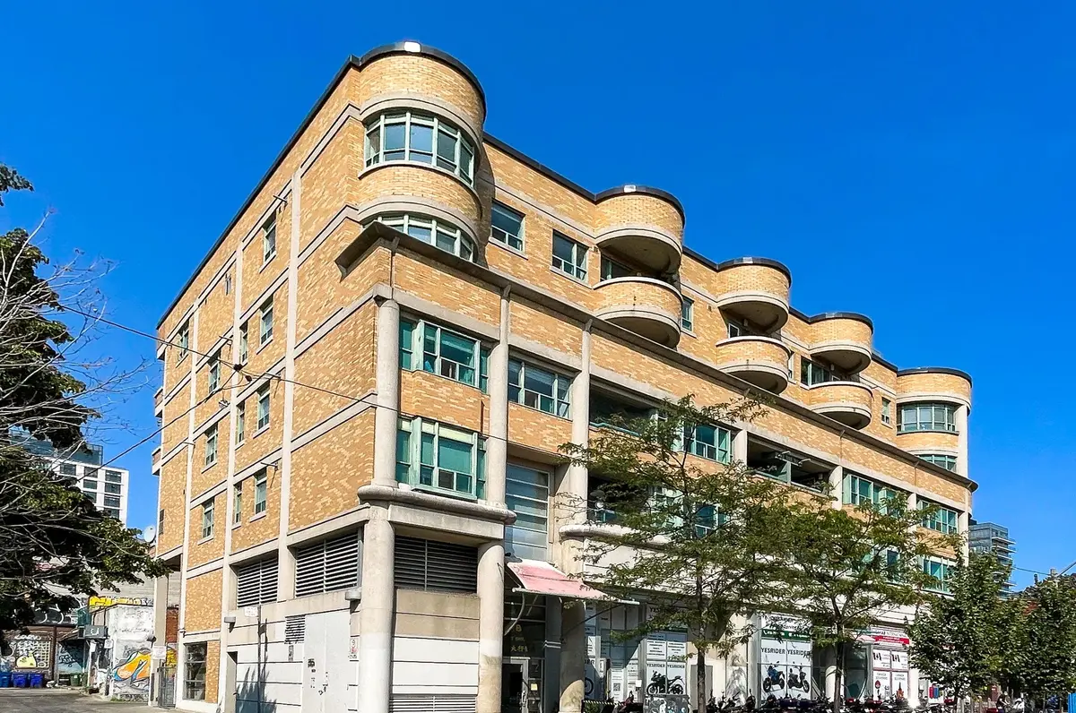 8 Oxford ST #306, Toronto C01, ON M5T 1N9